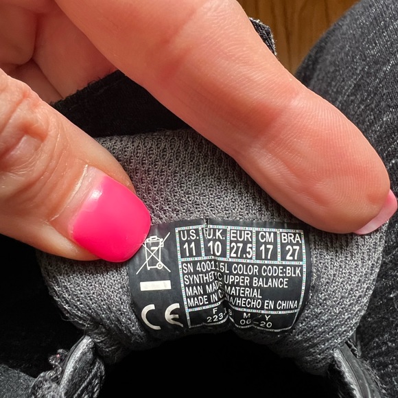 Black and grey SKECHERS with Velcro size 11 kid BOY - Picture 5 of 6